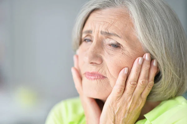 Ritratto Ravvicinato Donna Anziana Stanca — Foto Stock