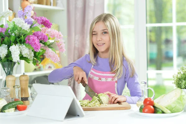 Cute Girl Preparing Fresh Salad Kitchen Table Tablet Home — Stock Photo, Image