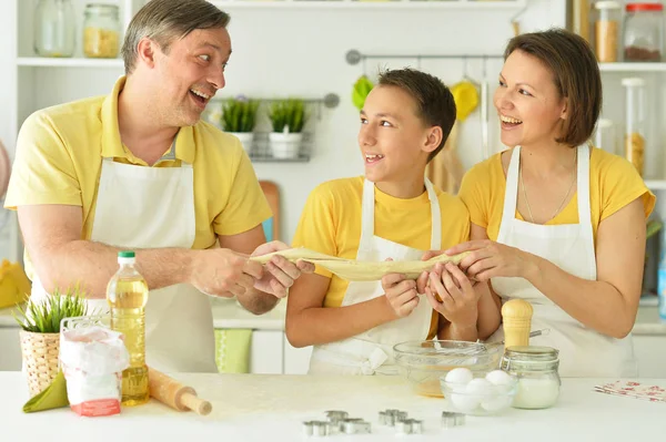 Anne ve oğlu eğlenceli sahip — Stok fotoğraf