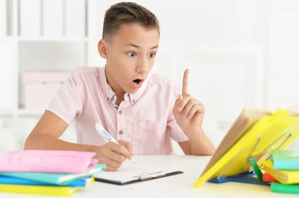 Young Boy Doing Homework — Stock Photo, Image