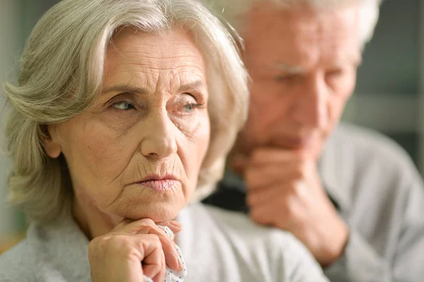 Triste Pareja Ancianos Casa —  Fotos de Stock