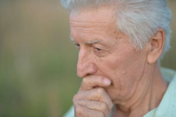 Ritratto Uomo Anziano Triste All Aperto — Foto Stock