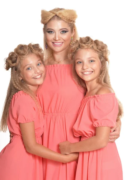 Madre Con Dos Adorables Hermanas Gemelas Hermosos Vestidos Rosas Posando — Foto de Stock