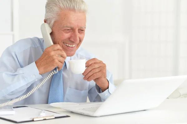 Retrato Hombre Negocios Confianza Que Trabaja Oficina — Foto de Stock