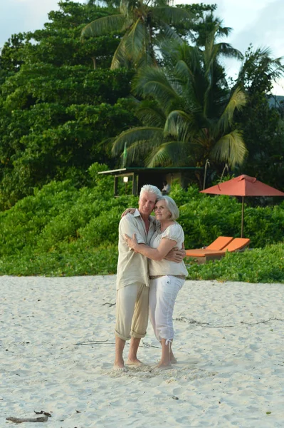 Happy Elderly Couple Resting Tropical Beach — Stock Photo, Image