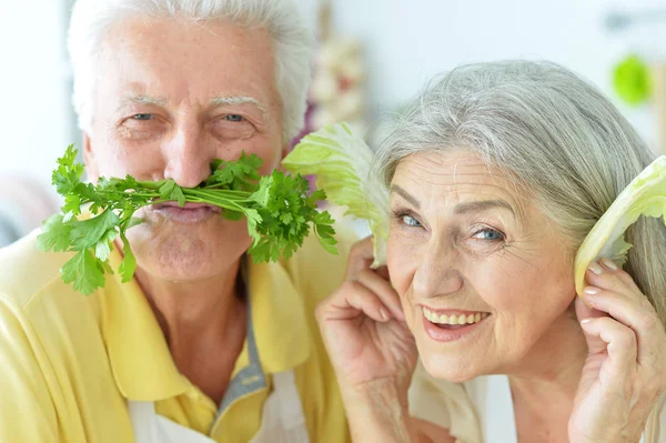 Senior pareja divirtiéndose — Foto de Stock