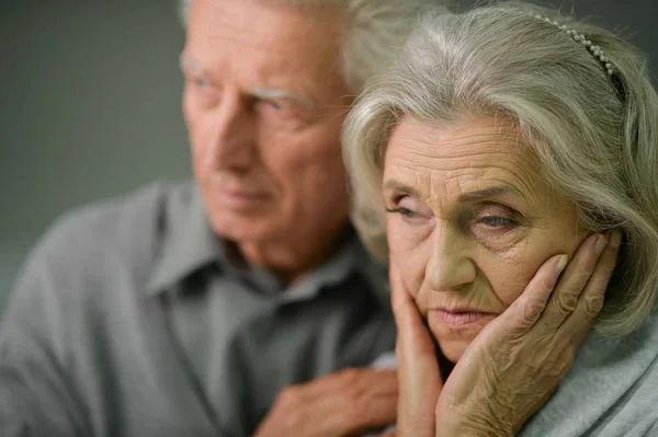 Triste Coppia Anziani Casa — Foto Stock