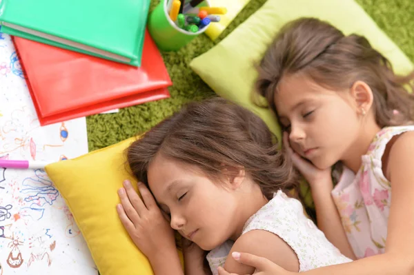 Dos Niñas Lindas Durmiendo Después Hacer Tarea —  Fotos de Stock