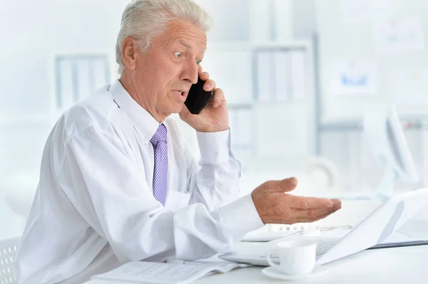 Retrato Hombre Negocios Confianza Que Trabaja Oficina —  Fotos de Stock