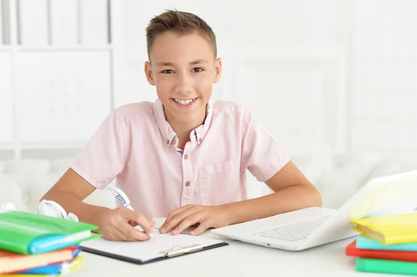 Niño Haciendo Tarea — Foto de Stock