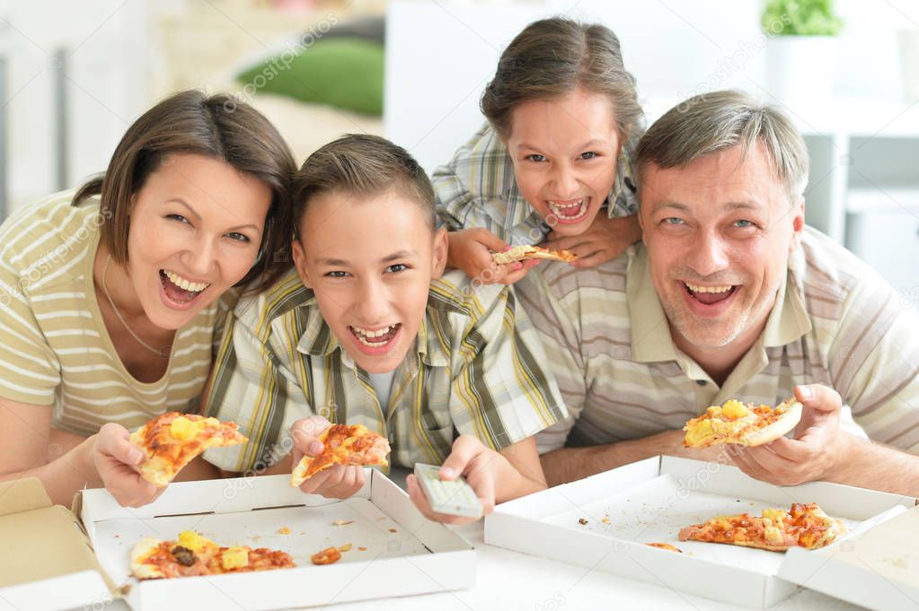 Big Happy Family Eating Pizza Together — Stock Photo © aletia 194612194