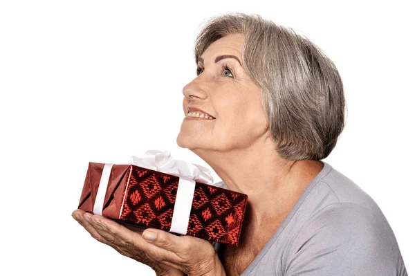 Porträt Einer Lächelnden Seniorin Die Mit Geschenk Posiert — Stockfoto