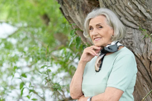 Happy Senior Woman Smiling Park — Stock Photo, Image