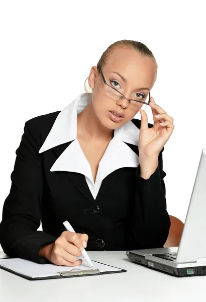 Jovem Secretária Sentada Mesa Com Laptop — Fotografia de Stock