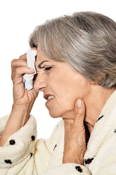 Allvarlig Äldre Kvinna Med Huvudvärk Isolerad Vitt — Stockfoto