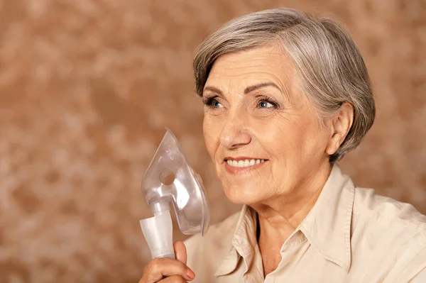 Retrato Idosa Com Inalação Gripe — Fotografia de Stock