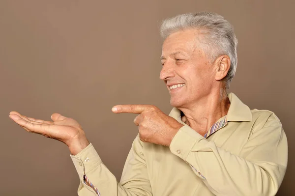 Portrait Smiling Senior Man Pointing — Stock Photo, Image