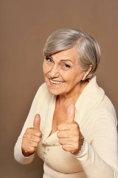 Красивая Пожилая Женщина Большими Пальцами Вверх — стоковое фото