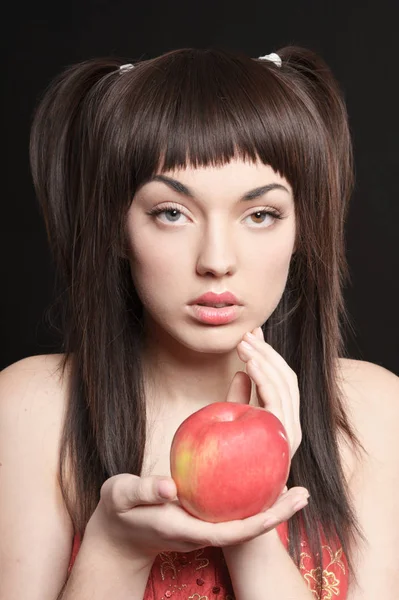 Portrét Krásné Mladé Ženy Jablkem — Stock fotografie