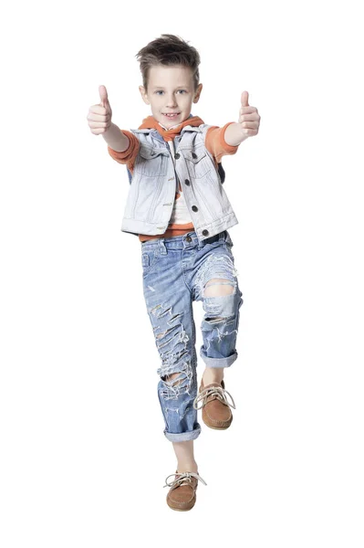 Pojke Poserar Med Tummen Upp Isolerad Vit Bakgrund — Stockfoto