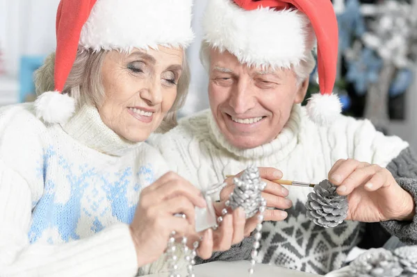 Ritratto Coppia Anziana Felice Che Prepara Natale Casa — Foto Stock