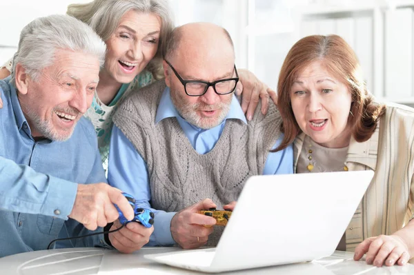 Two Senior Couples Sitting Table Playing Computer Game — Stock Photo, Image