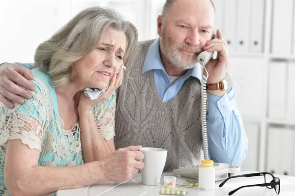 Ill Senior Couple Home Calling Doctor — Stock Photo, Image