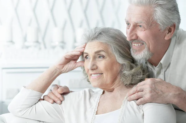 Primer Plano Alegre Pareja Ancianos Casa —  Fotos de Stock