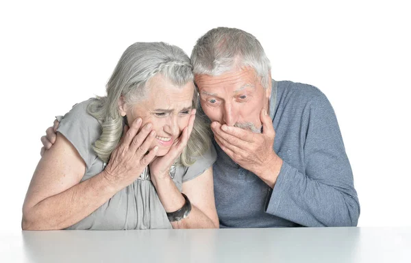 Überraschte Glückliche Senioren Paar Isoliert Auf Weißem Hintergrund — Stockfoto