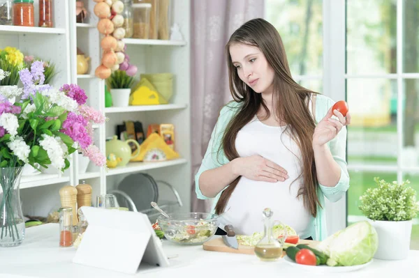 Belle Jeune Femme Enceinte Cuisine Dans Cuisine — Photo