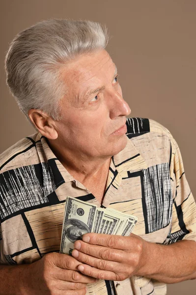 Anciano Sosteniendo Dólares —  Fotos de Stock