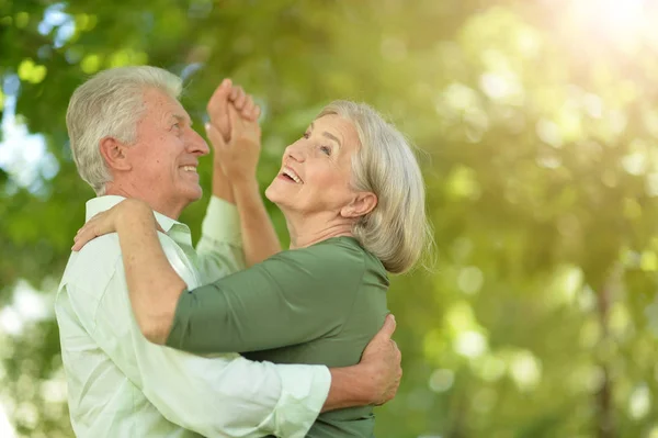 Mooie Senior Paar Dansen Het Park — Stockfoto