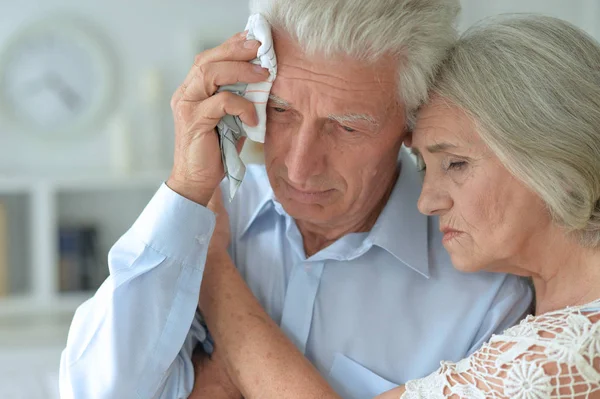 Portret Van Zieke Oudere Vrouw Man Thuis Stockfoto