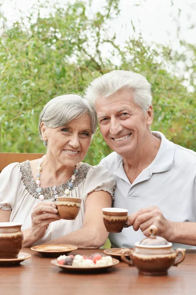 Feliz Pareja Ancianos Bebiendo Café — Foto de Stock