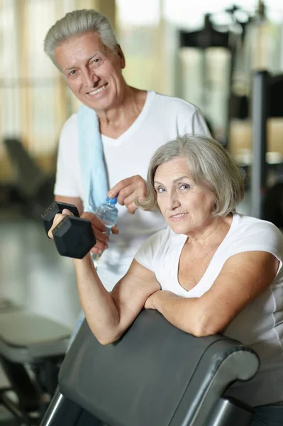 Couple Âgé Souriant Actif Faisant Exercice Salle Gym — Photo