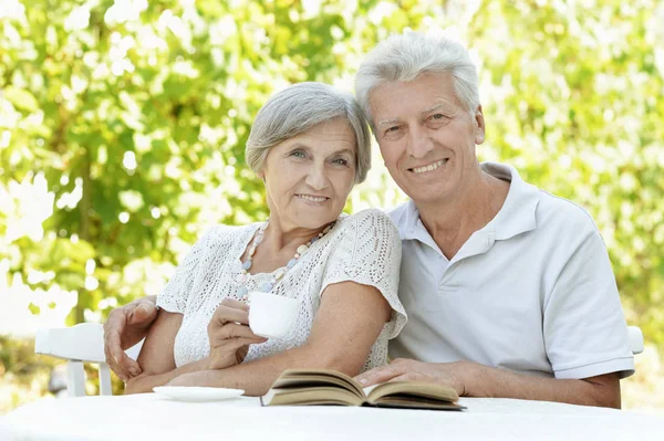 Beautiful Old Couple Reading Book Table Summer — Stock Photo, Image