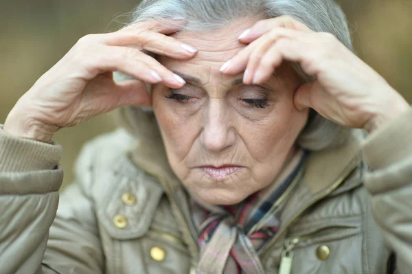 Sad Senior Woman Park — Stock Photo, Image