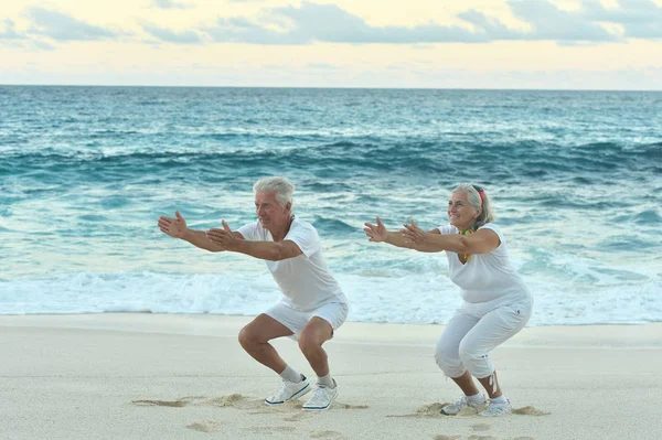 Fit Senior Couple Exercising Sea — Stock Photo, Image