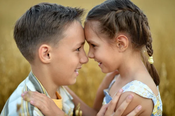 Portrait Enfants Heureux Sur Terrain Été — Photo