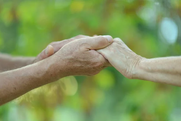 Pareja Cogida Mano —  Fotos de Stock