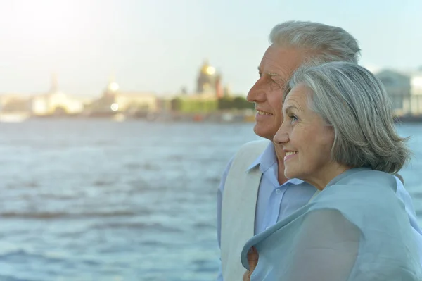 Cuplu Bătrân Fericit Plajă — Fotografie, imagine de stoc