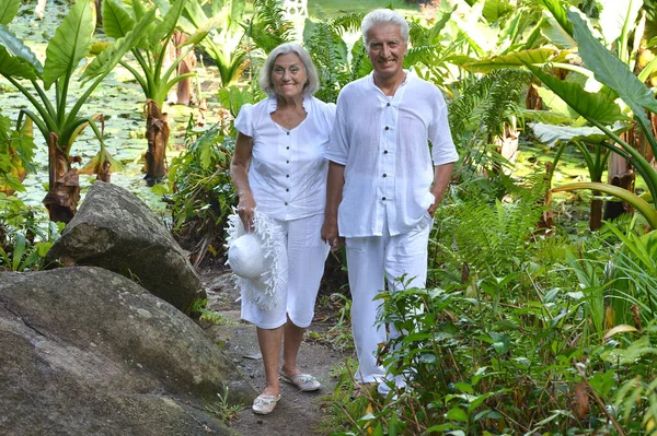 Beautiful Caucasian Senior Couple Park — Stock Photo, Image