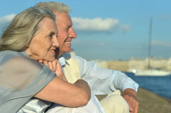 Feliz Pareja Ancianos Playa —  Fotos de Stock