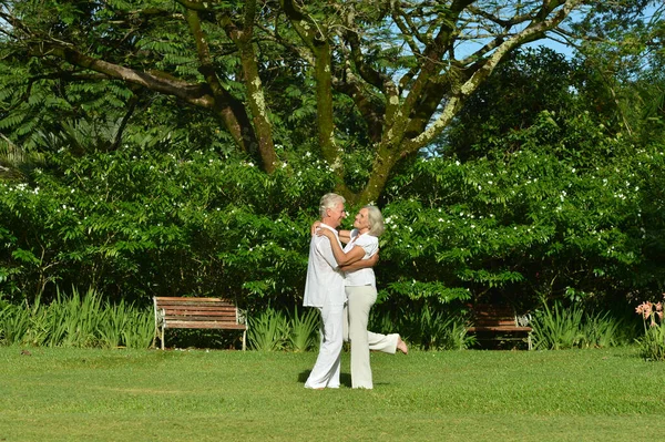 Beautiful Caucasian Senior Couple Park — Stock Photo, Image