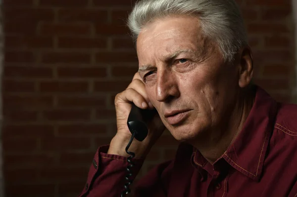 Retrato Homem Idoso Feliz Com Telefone — Fotografia de Stock