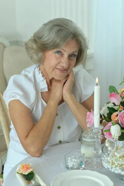 Ritratto Ravvicinato Della Donna Anziana Casa — Foto Stock