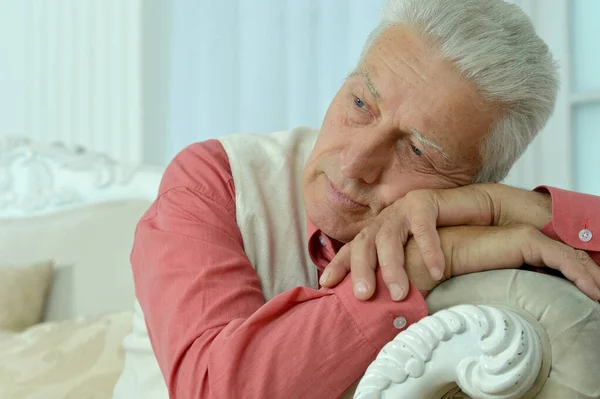 Nahaufnahme Porträt Eines Nachdenklichen Seniors Hause — Stockfoto