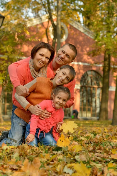 Portrait Happy Young Family Autumn Park — Stock Photo, Image