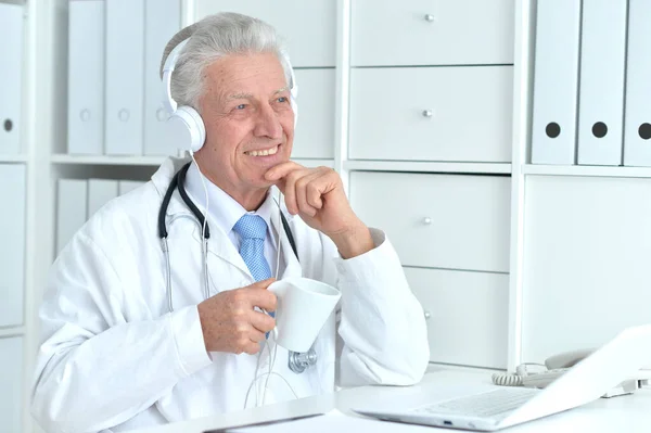Portrait Confident Senior Male Doctor Stethoscope Working Office Laptop — Stock Photo, Image