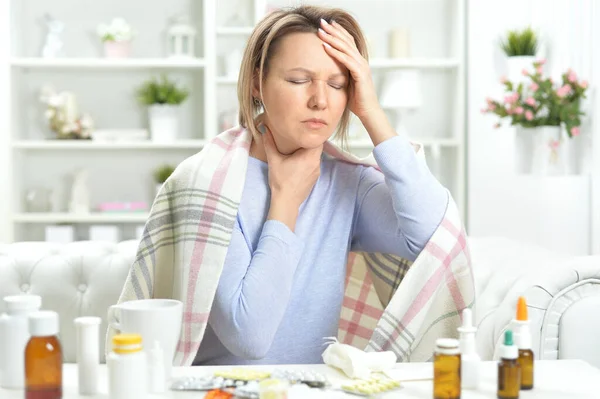 Beautiful Young Ill Woman Home — Stock Photo, Image